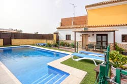 2 dormitorios,6 personas. Casa el Duque. Tranquilo chalet con piscina privada en La Muela, Vejer de la Frontera, con porche, barbacoa, 2 dormitorios, aire acondicionado, de 4 a 6 personas, aparcamiento privado. 