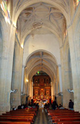 Interior de la iglesia Divino Pastor.