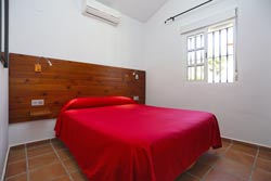 7 Casas rurales en alquiler en la playa de Zahora con piscina, cerca de la playa. Disponen de porche, jardín, barbacoa, aparcamiento privado, tv satélite, lavavajillas. No se admiten perros ni otros animales de compañía. Muy tranquilas.
Ver las fotos