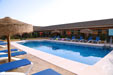Apartamentos con piscina de 1 o 2 dormitorios, situados cerca de las playas de Zahora y Los Caños de Meca, ambiente familiar, piscina infantil, barbacoa, zona de juegos para los niños, aparcamiento privado. Recinto cerrado.
Zahora apartamentos
