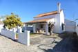 Chalet situado cerca de la playa andando, complejo con piscina de adultos e infantil, zona de juegos, aire acondicionado, barbacoa, aparcamiento privado. Ideal familias.
chalet en Zahora para 4 o 5 personas.
