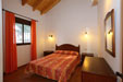 Apartamento con piscina para adultos y niños, jacuzzi, aparcamiento privado, a menos de 15 minutos andando a la playa, bien comunicado en coche. Ambiente familiar.
capacidad para 4 personas